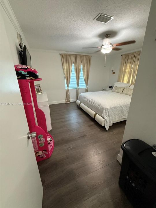 В аренду: $3,250 (4 спален, 2 ванн, 1654 Квадратных фут)