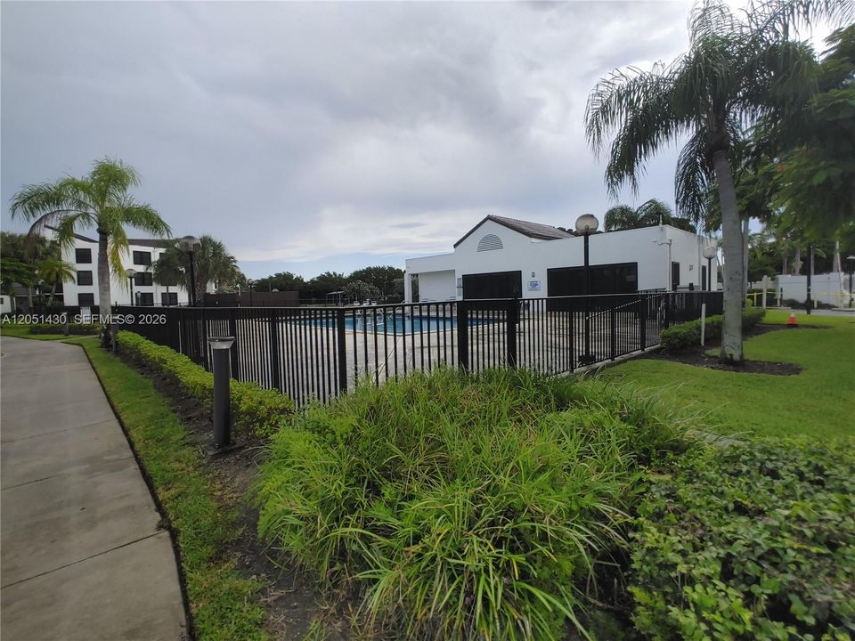 En Venta: $158,000 (2 camas, 2 baños, 890 Pies cuadrados)