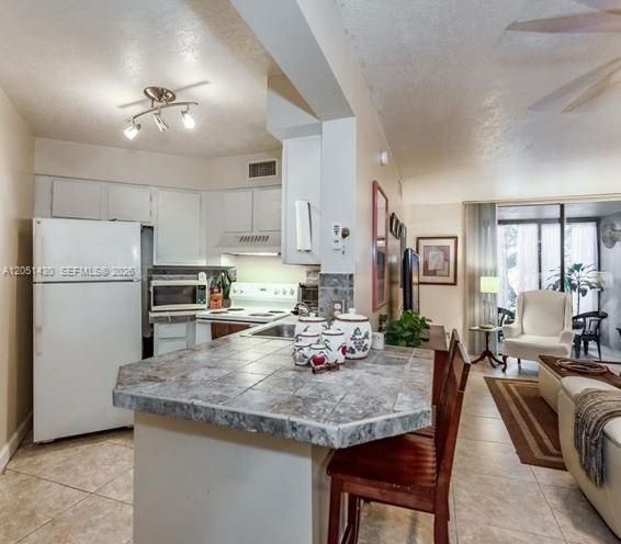 En Venta: $158,000 (2 camas, 2 baños, 890 Pies cuadrados)