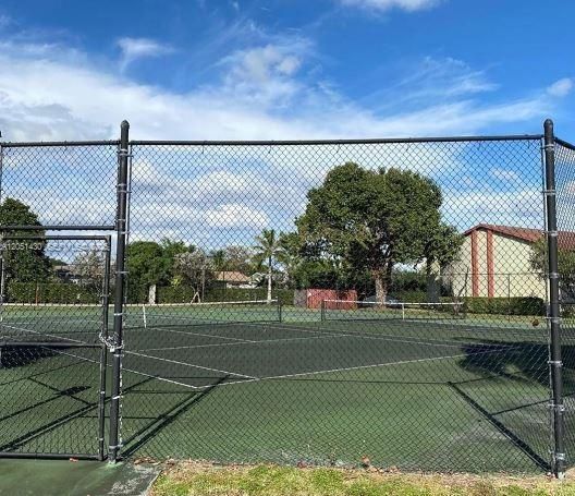 En Venta: $158,000 (2 camas, 2 baños, 890 Pies cuadrados)