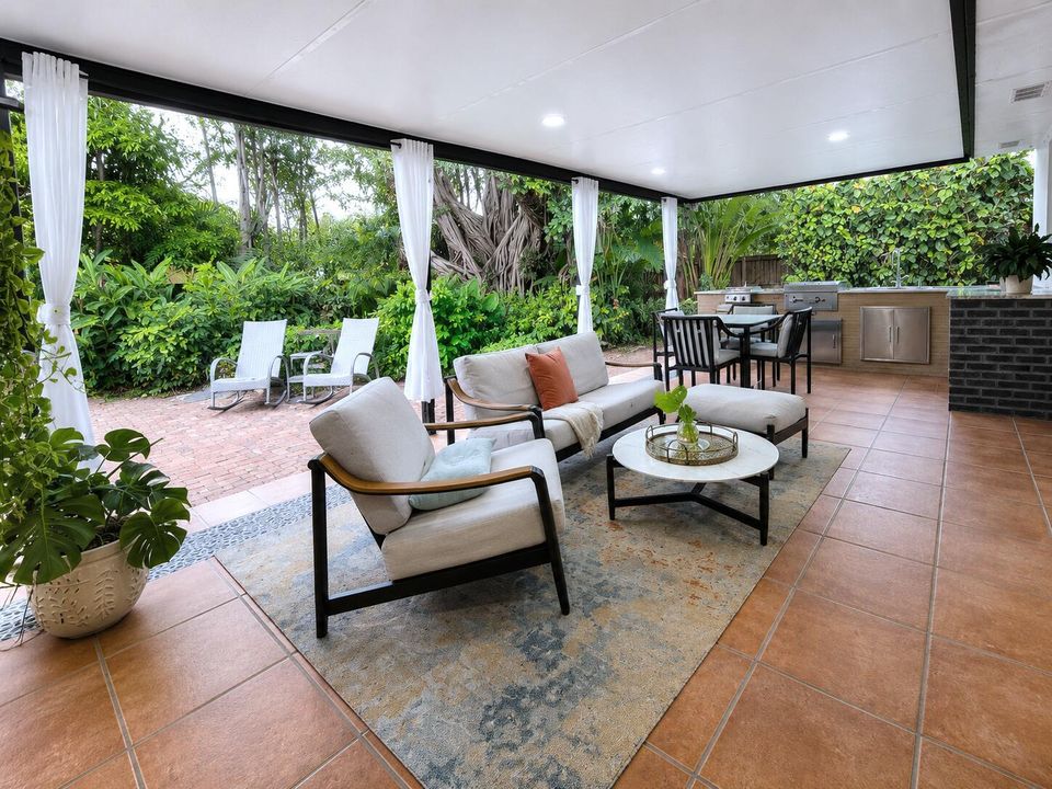 Outdoor Kitchen