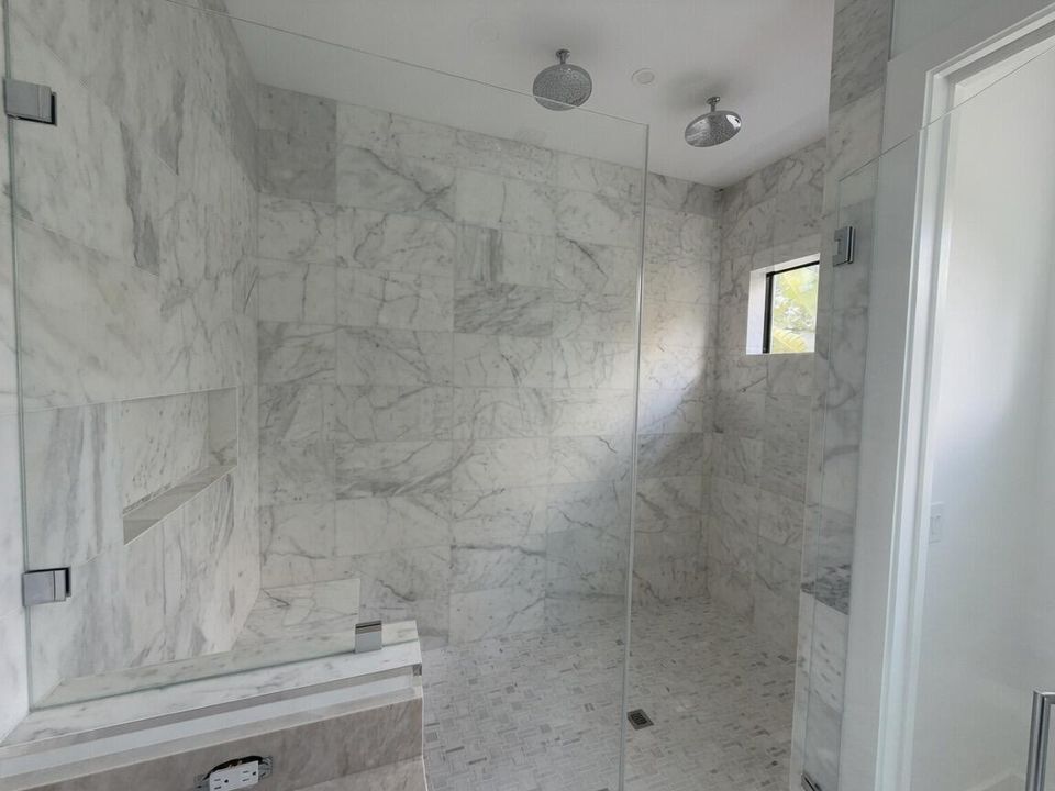 1781 NE 18th St Main Bath Shower