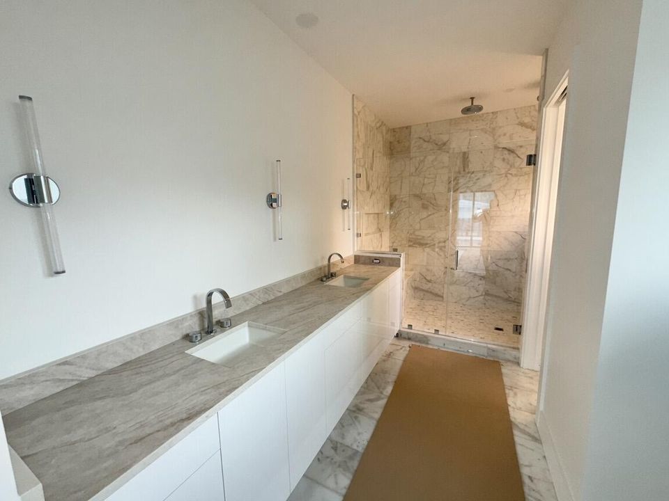 1781 NE 18th St Main Bath