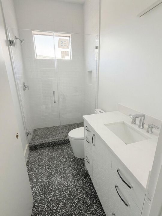 1781 NE 18th St Guest Bath 1