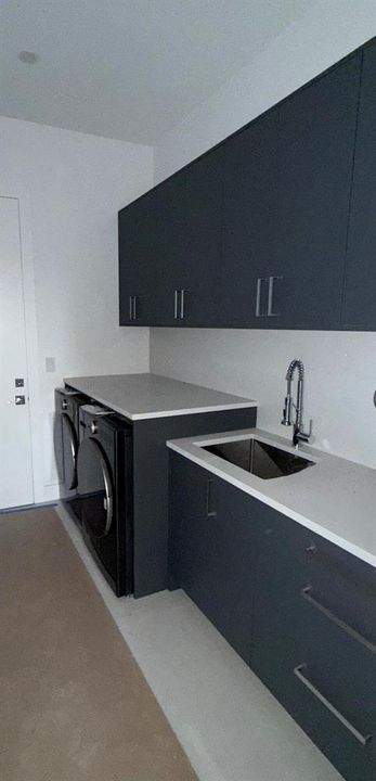 1781 NE 18th St Laundry