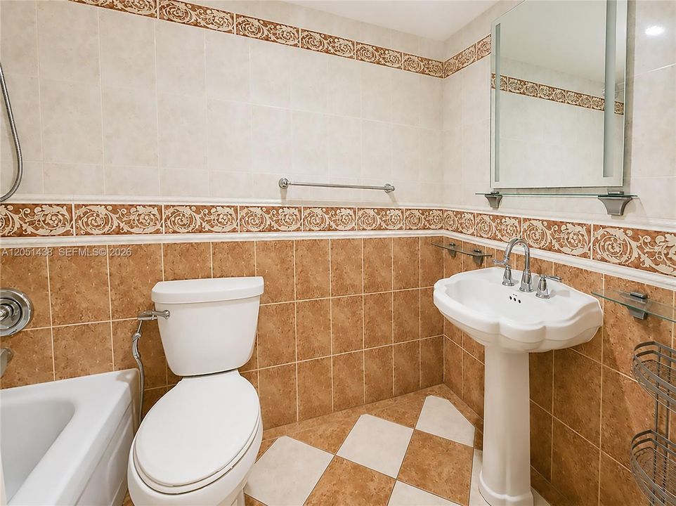 For Rent: $3,000 (2 beds, 2 baths, 1100 Square Feet)