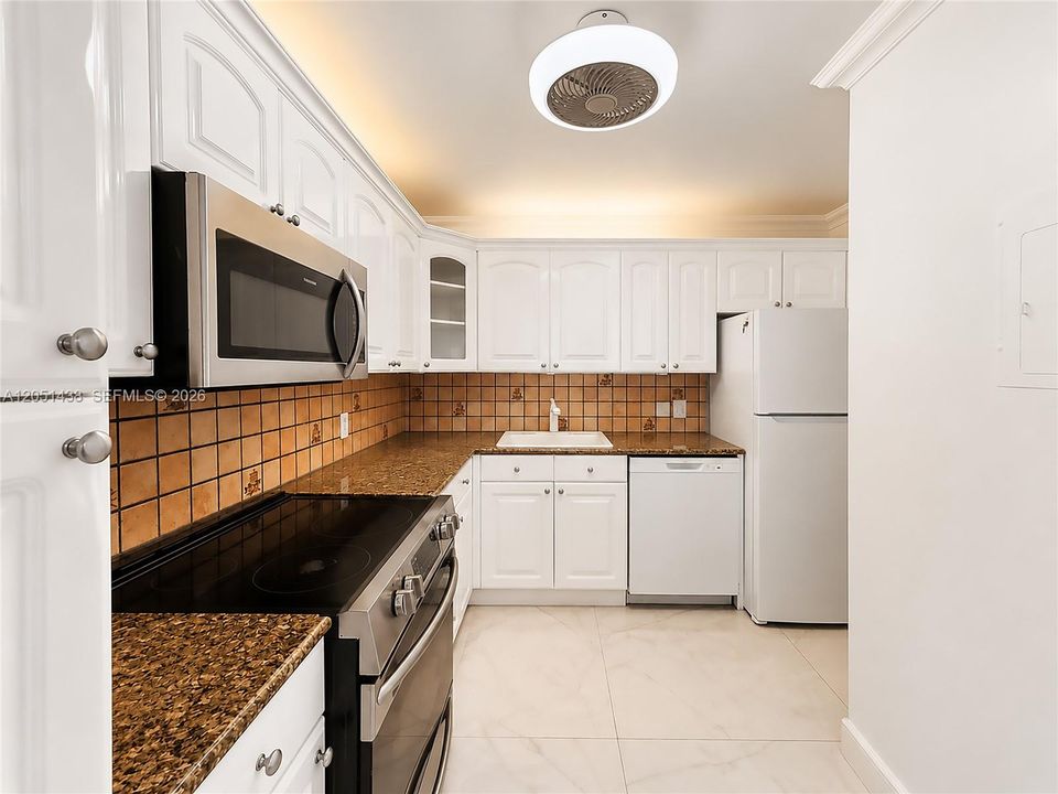 For Rent: $3,000 (2 beds, 2 baths, 1100 Square Feet)