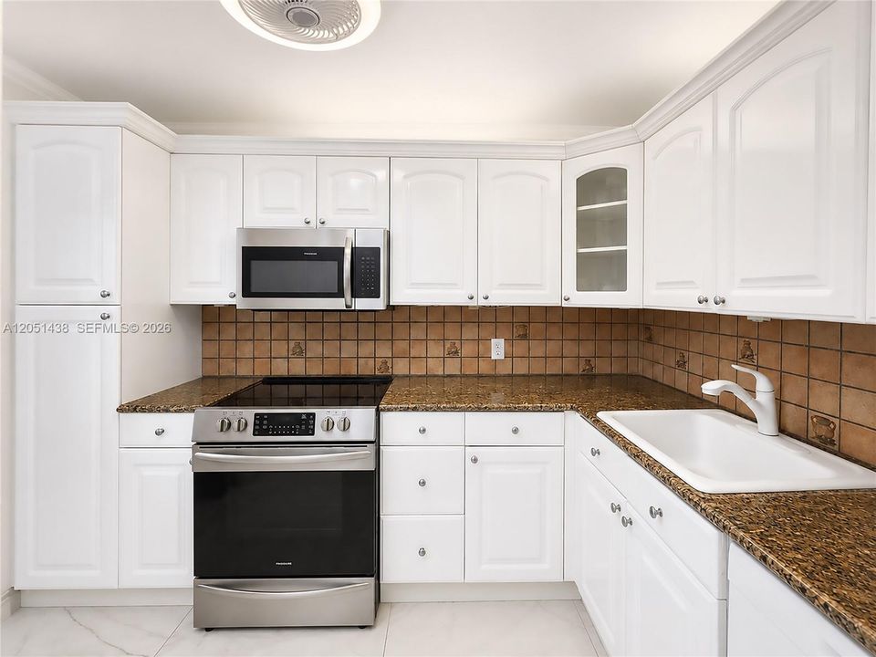 For Rent: $3,000 (2 beds, 2 baths, 1100 Square Feet)