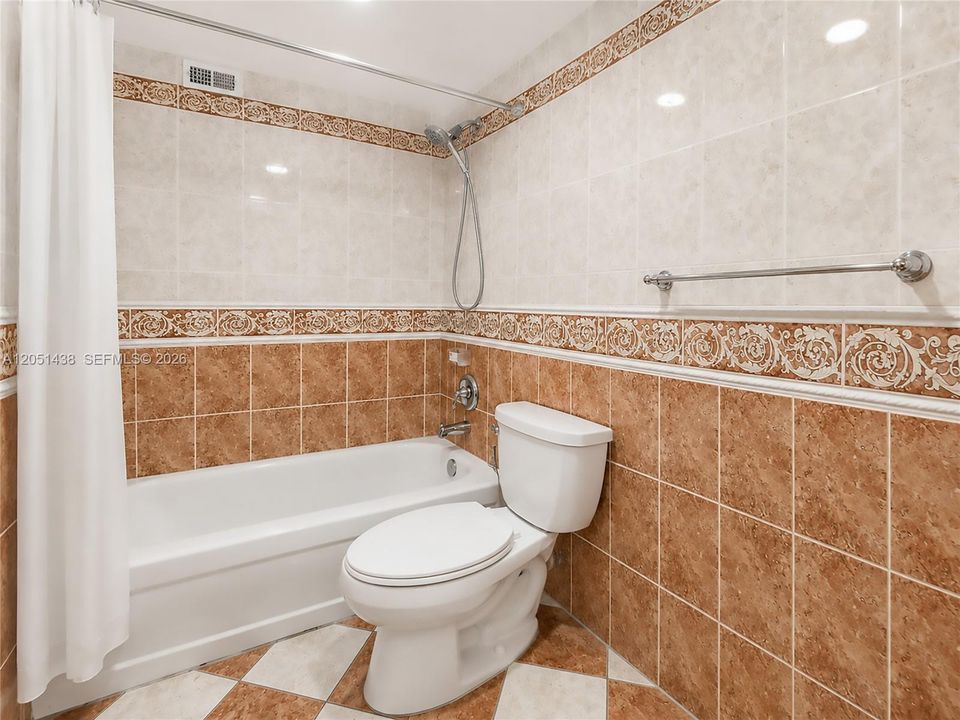 For Rent: $3,000 (2 beds, 2 baths, 1100 Square Feet)