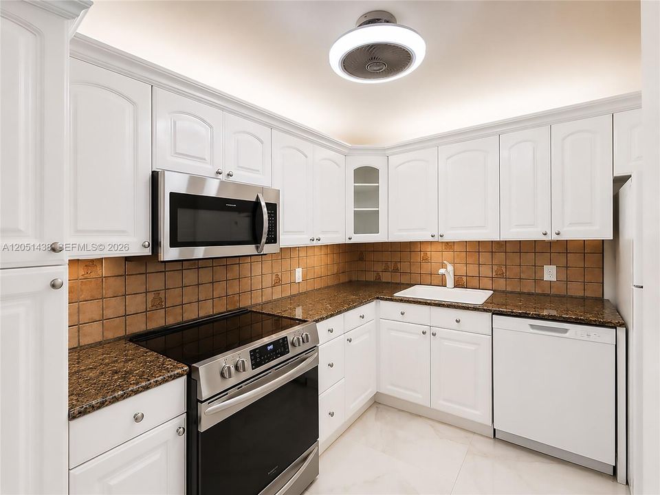 For Rent: $3,000 (2 beds, 2 baths, 1100 Square Feet)