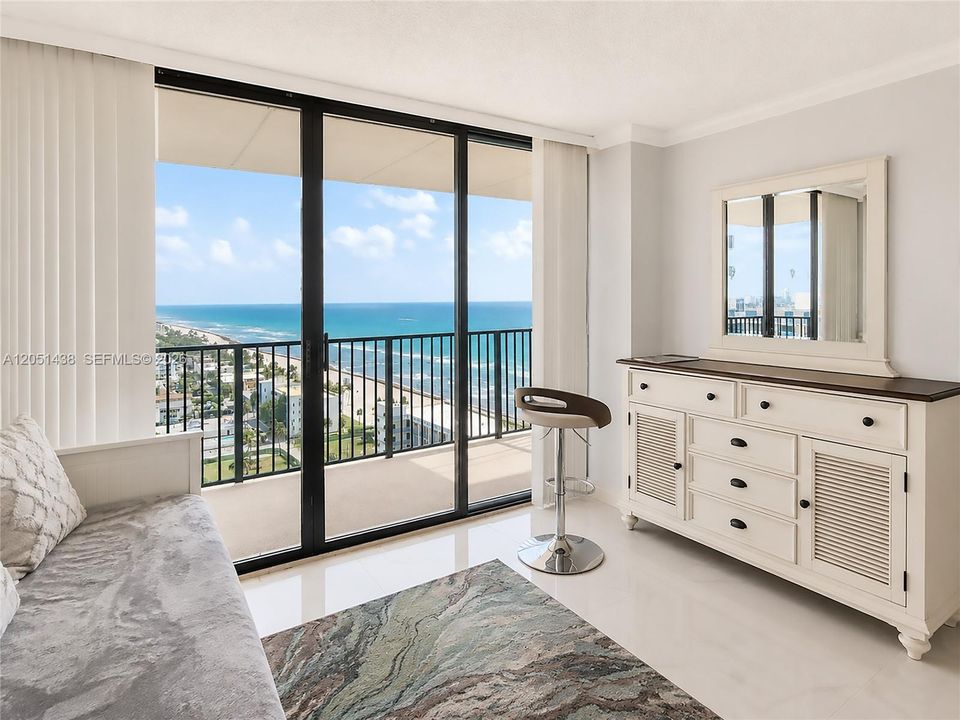 For Rent: $3,000 (2 beds, 2 baths, 1100 Square Feet)