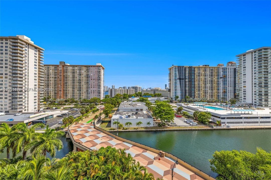 На продажу: $659,000 (3 спален, 2 ванн, 1353 Квадратных фут)