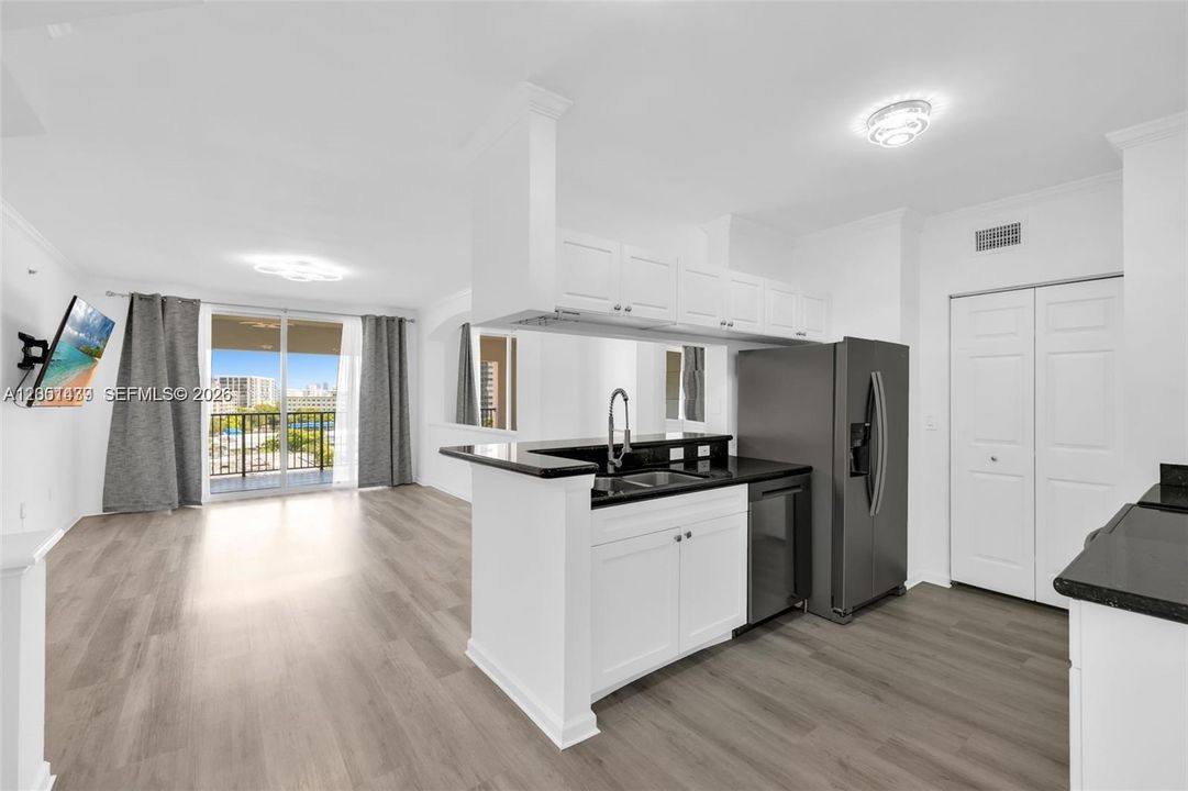 На продажу: $659,000 (3 спален, 2 ванн, 1353 Квадратных фут)