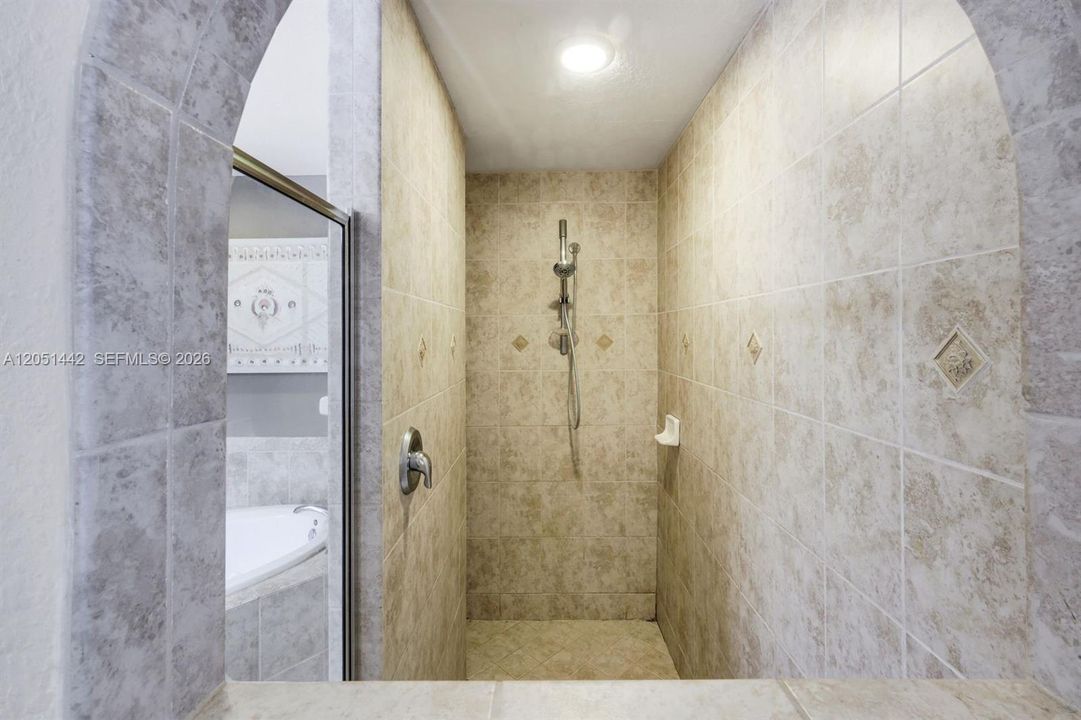 Под контрактом: $399,900 (4 спален, 3 ванн, 2118 Квадратных фут)