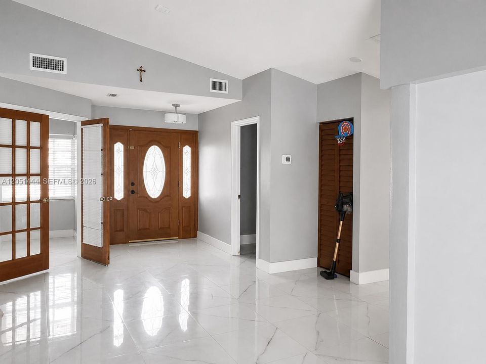 For Rent: $3,200 (3 beds, 3 baths, 2030 Square Feet)