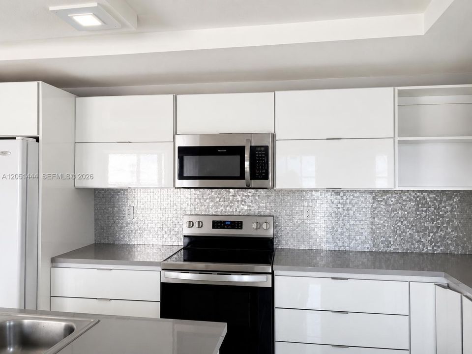 For Rent: $3,200 (3 beds, 3 baths, 2030 Square Feet)
