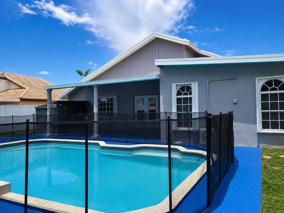 For Rent: $3,200 (3 beds, 3 baths, 2030 Square Feet)