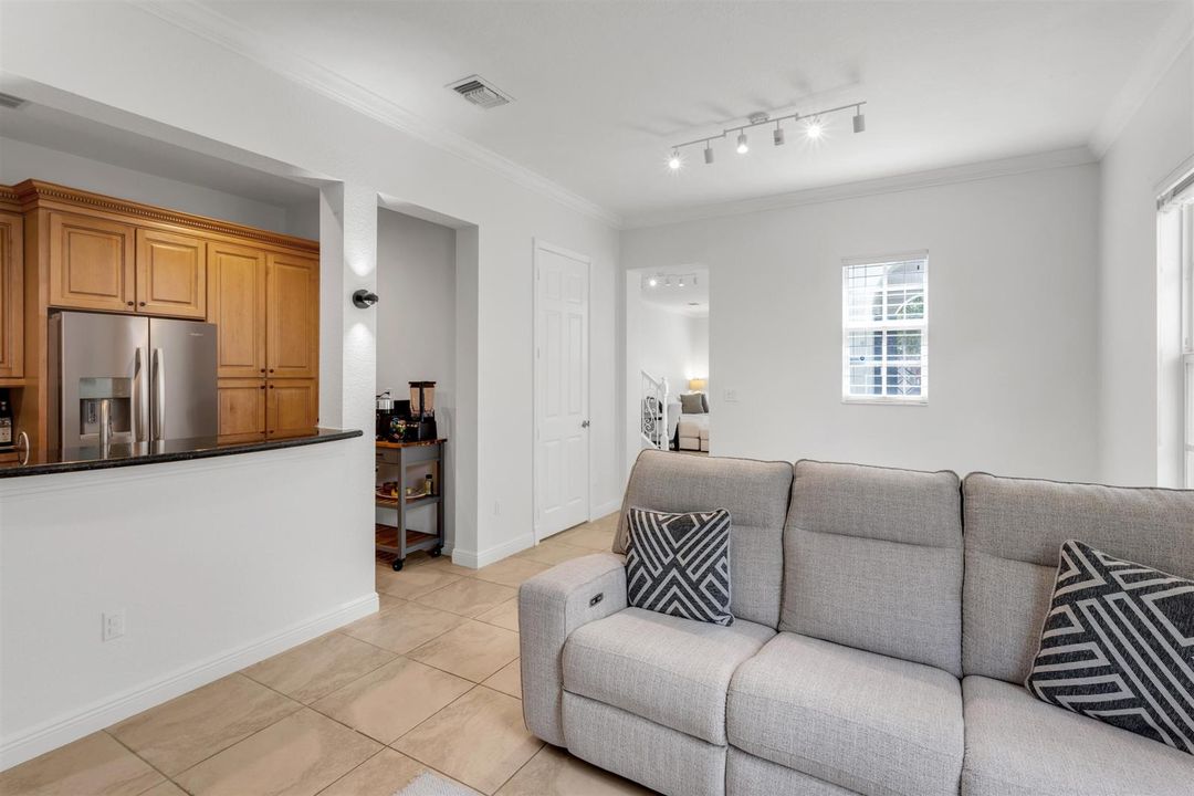 SITTING_ROOM_ANGLE_OUT