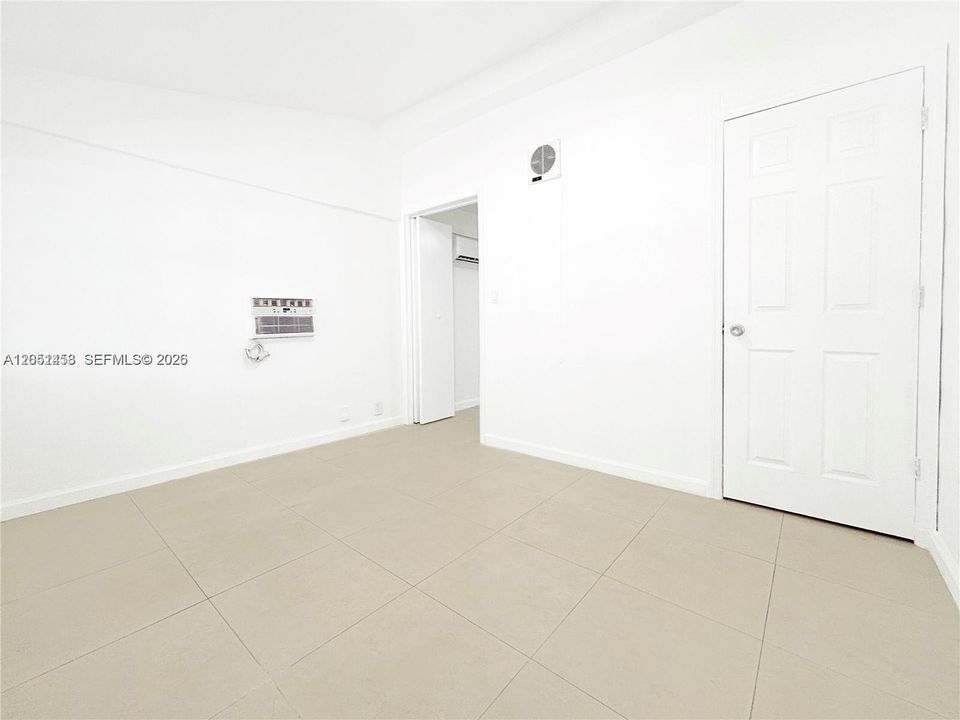 For Rent: $1,300 (1 beds, 1 baths, 795 Square Feet)
