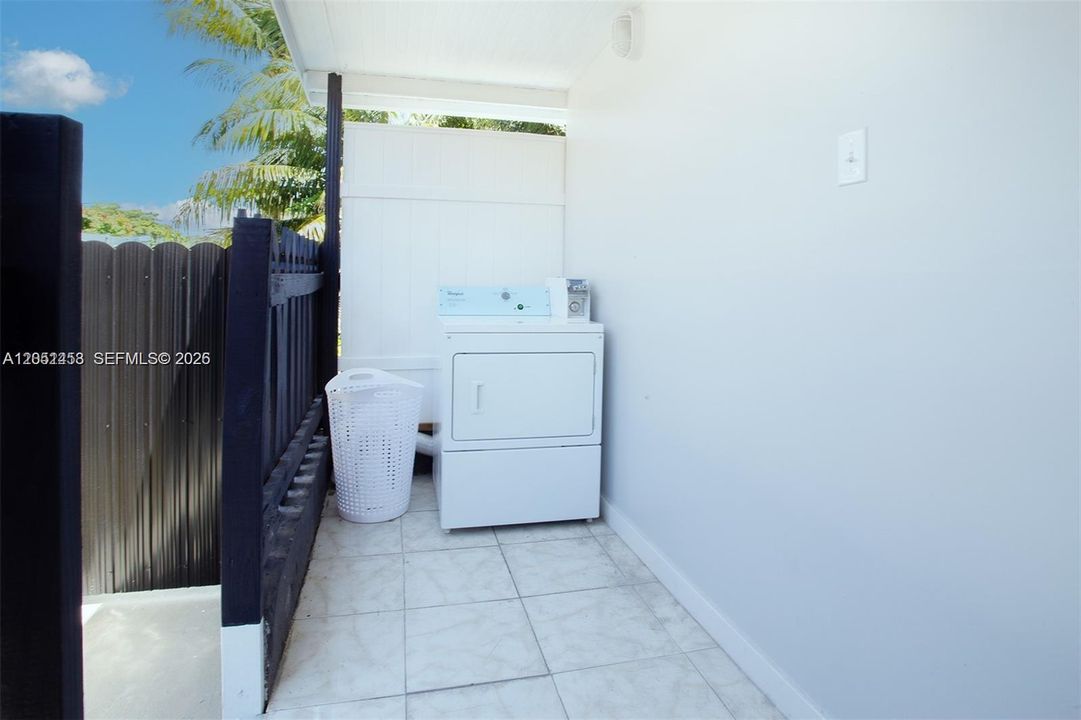 For Rent: $1,300 (1 beds, 1 baths, 795 Square Feet)