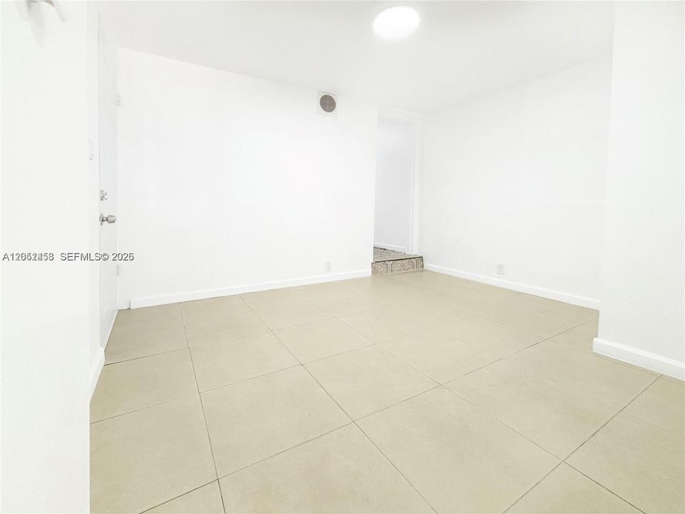 For Rent: $1,300 (1 beds, 1 baths, 795 Square Feet)