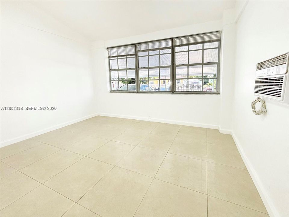 For Rent: $1,300 (1 beds, 1 baths, 795 Square Feet)