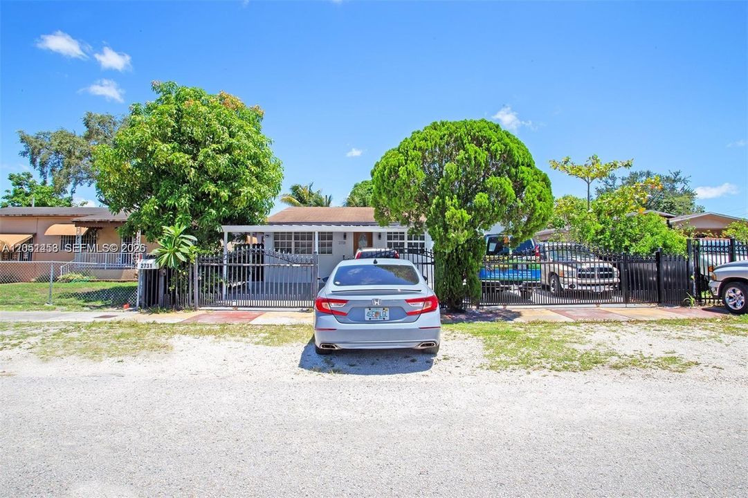 For Rent: $1,300 (1 beds, 1 baths, 795 Square Feet)