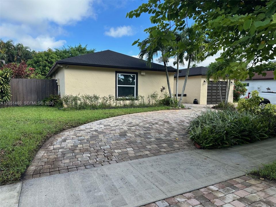 For Sale: $650,000 (3 beds, 3 baths, 1540 Square Feet)