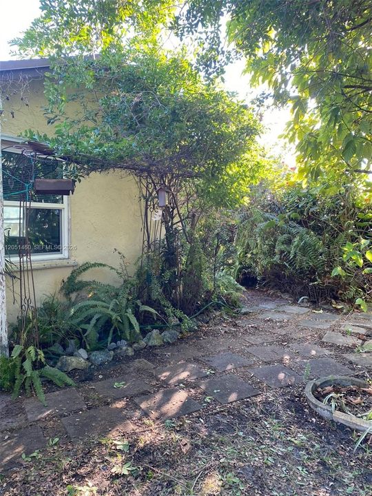 For Sale: $650,000 (3 beds, 3 baths, 1540 Square Feet)