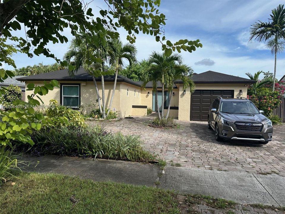 For Sale: $650,000 (3 beds, 3 baths, 1540 Square Feet)
