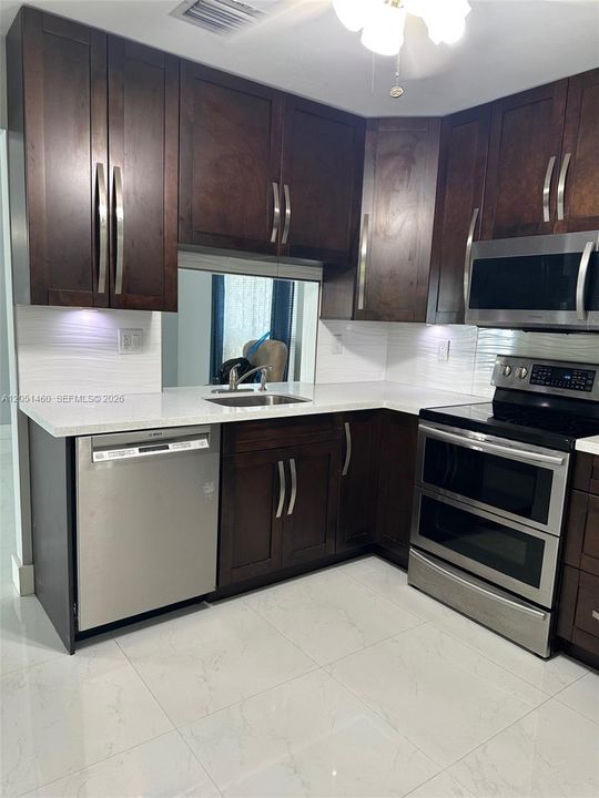 For Sale: $650,000 (3 beds, 3 baths, 1540 Square Feet)