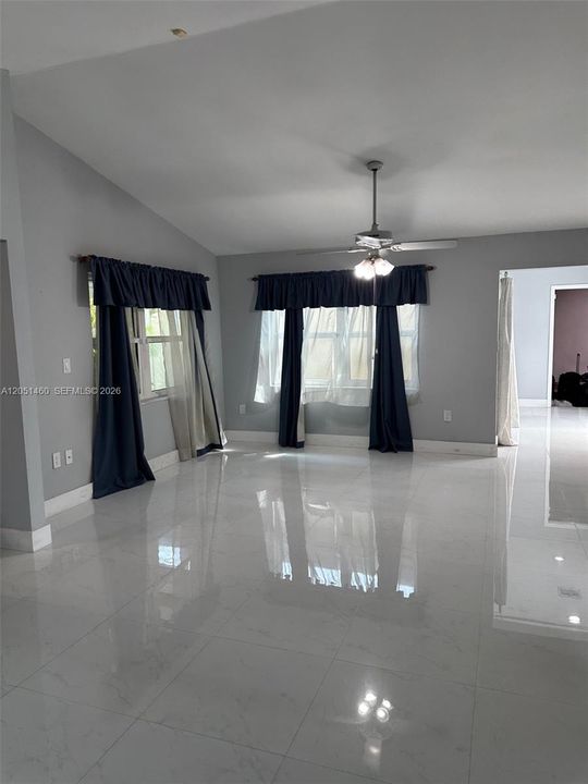 For Sale: $650,000 (3 beds, 3 baths, 1540 Square Feet)