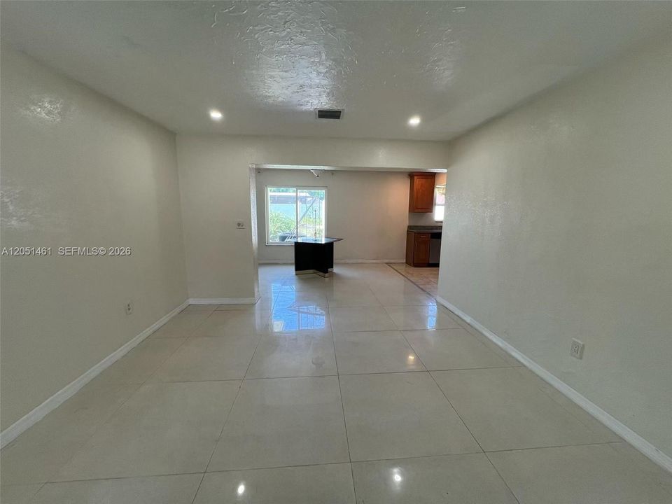 En Renta: $4,150 (4 camas, 2 baños, 1864 Pies cuadrados)