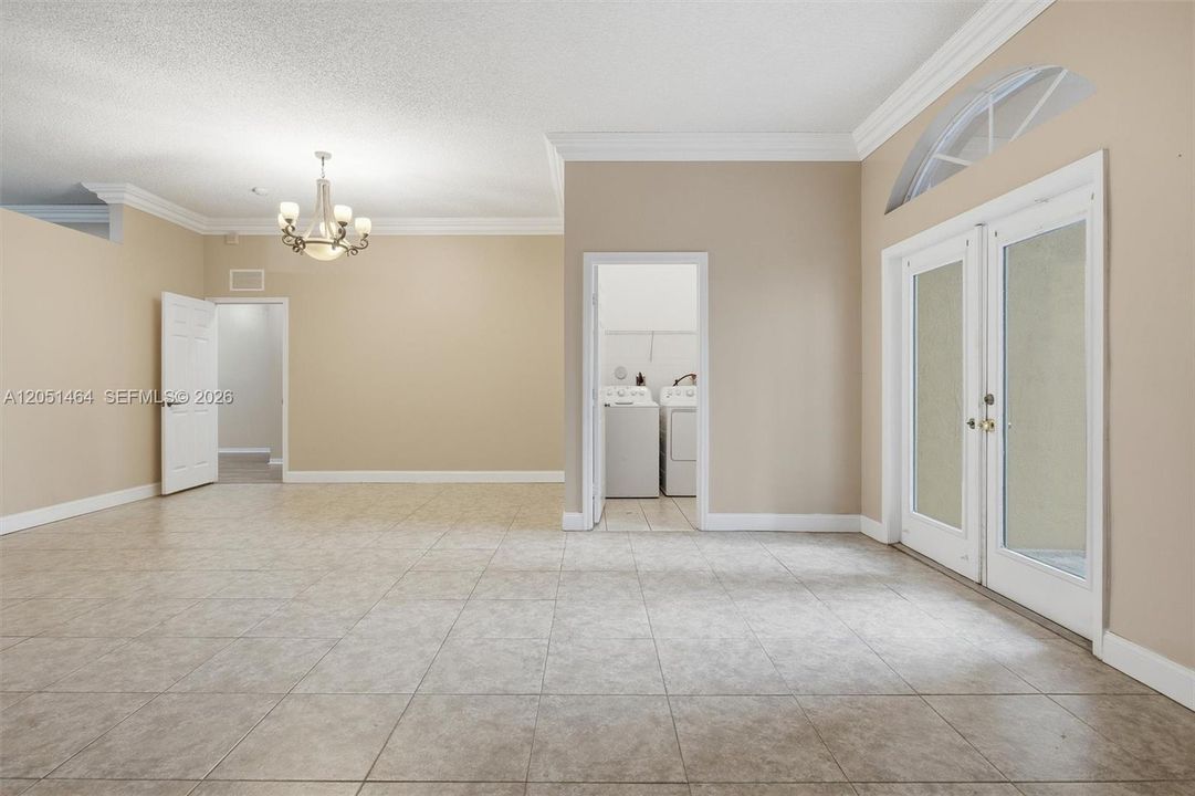 En Venta: $590,000 (4 camas, 3 baños, 2069 Pies cuadrados)