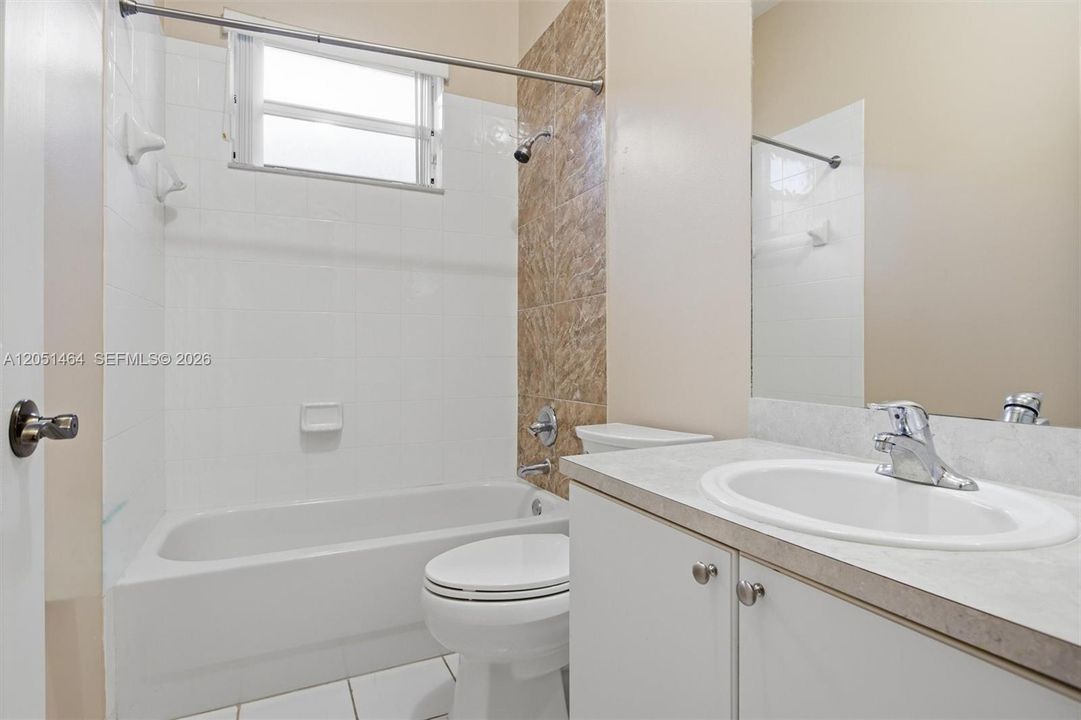 En Venta: $590,000 (4 camas, 3 baños, 2069 Pies cuadrados)
