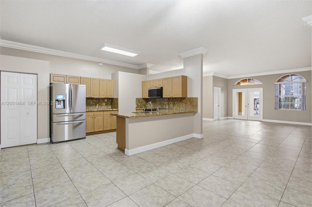 En Venta: $590,000 (4 camas, 3 baños, 2069 Pies cuadrados)