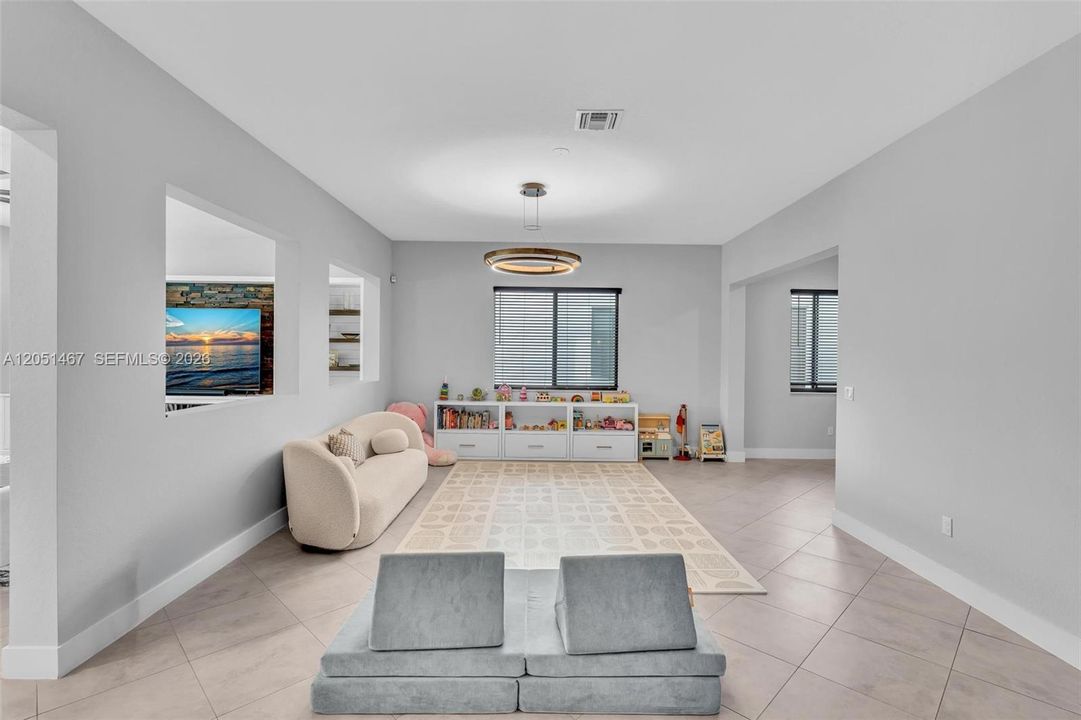 For Sale: $1,325,000 (4 beds, 4 baths, 3544 Square Feet)