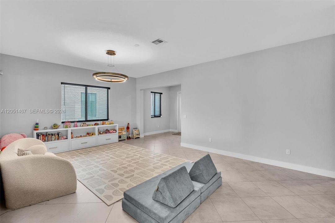 For Sale: $1,325,000 (4 beds, 4 baths, 3544 Square Feet)