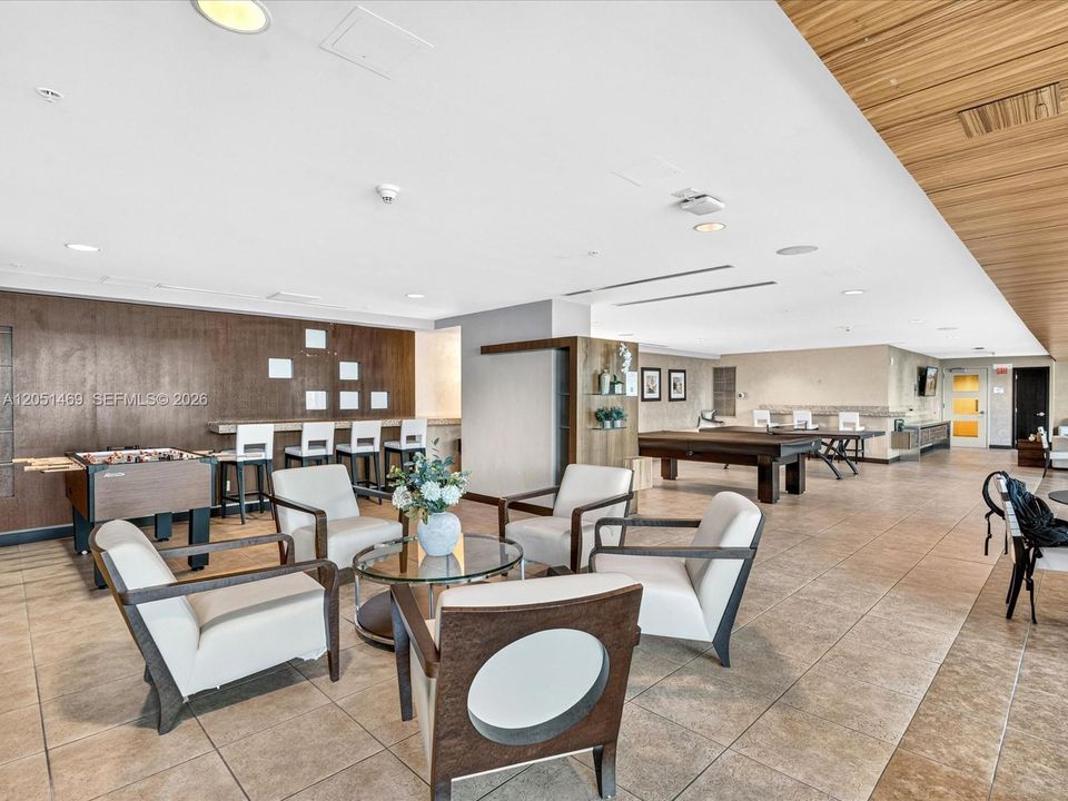En Venta: $698,000 (2 camas, 3 baños, 1417 Pies cuadrados)