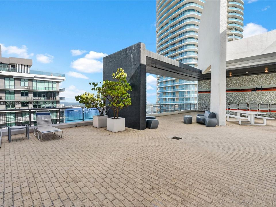 En Venta: $698,000 (2 camas, 3 baños, 1417 Pies cuadrados)