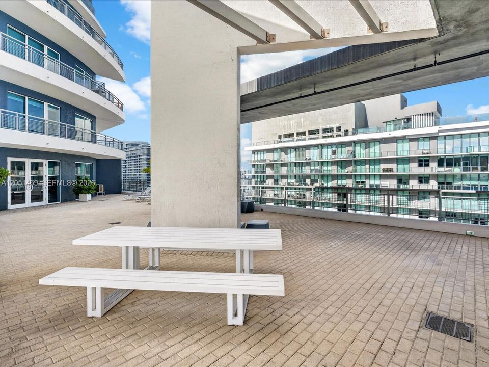 En Venta: $698,000 (2 camas, 3 baños, 1417 Pies cuadrados)