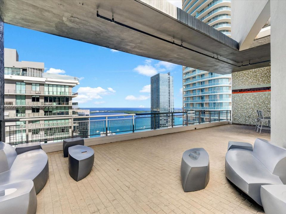 En Venta: $698,000 (2 camas, 3 baños, 1417 Pies cuadrados)