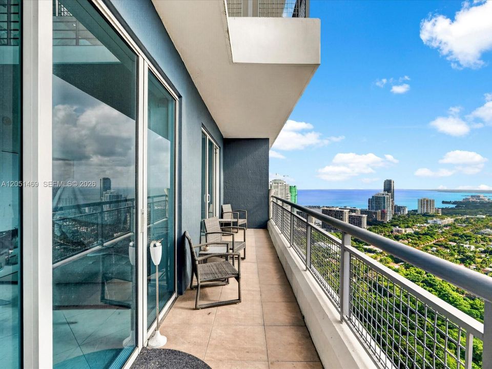 En Venta: $698,000 (2 camas, 3 baños, 1417 Pies cuadrados)