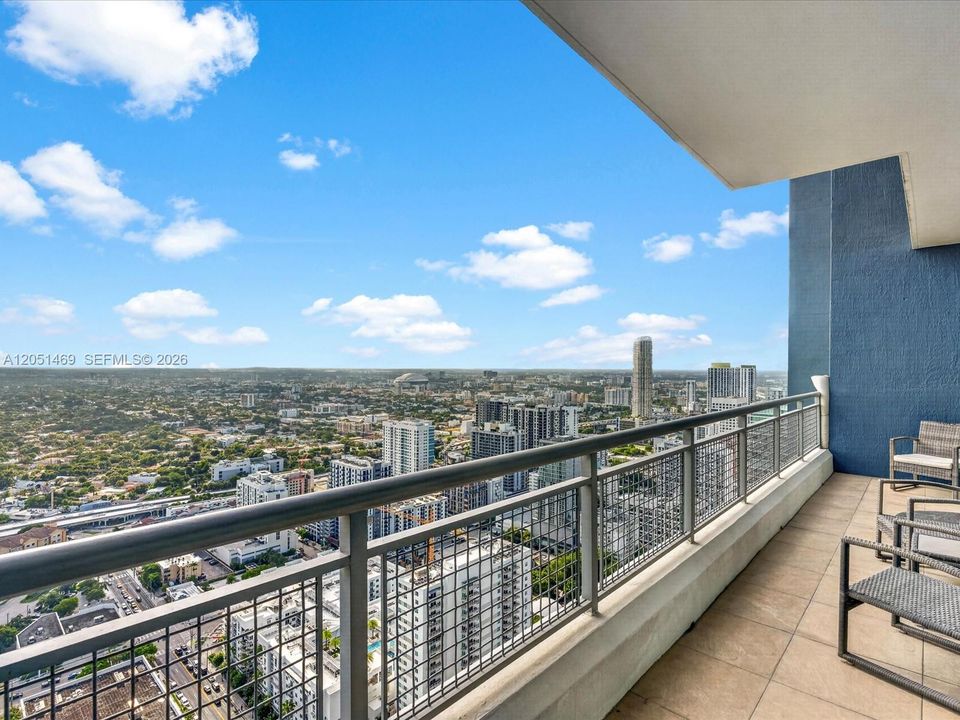 En Venta: $698,000 (2 camas, 3 baños, 1417 Pies cuadrados)