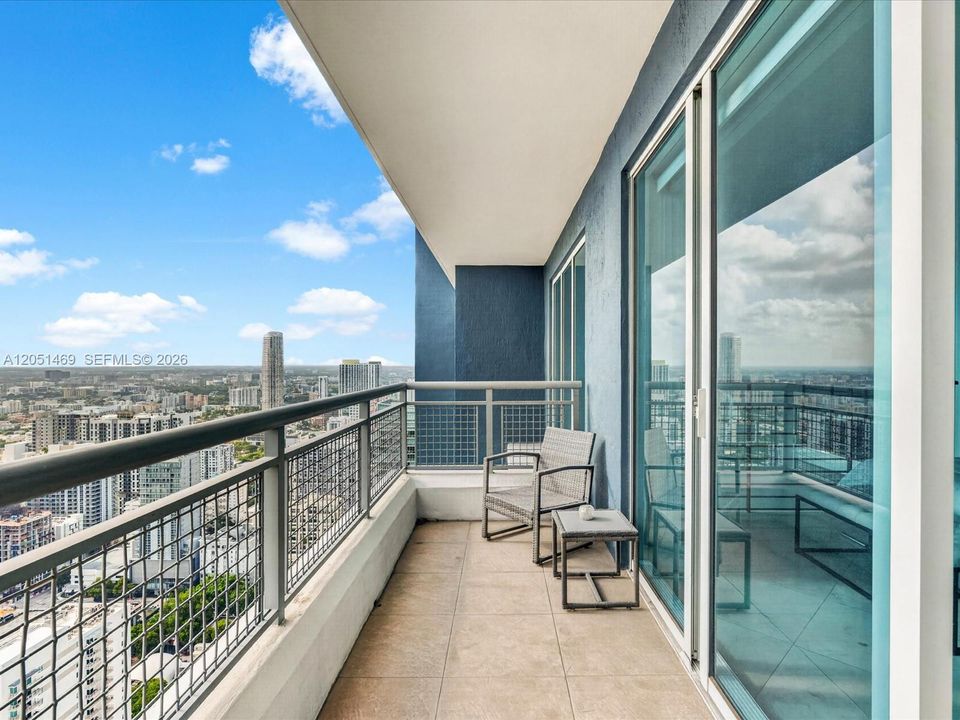 En Venta: $698,000 (2 camas, 3 baños, 1417 Pies cuadrados)