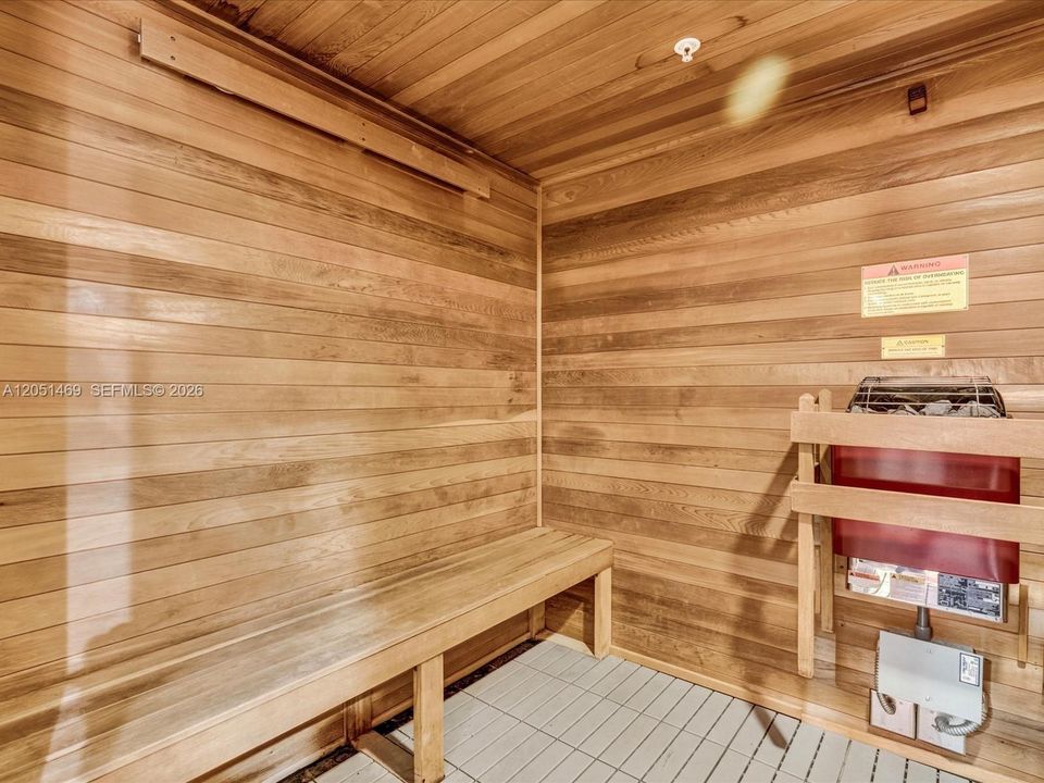 En Venta: $698,000 (2 camas, 3 baños, 1417 Pies cuadrados)