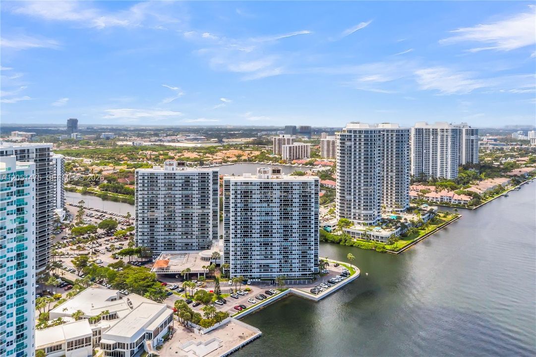 For Sale: $199,000 (1 beds, 1 baths, 1033 Square Feet)