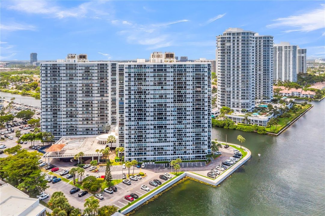 For Sale: $199,000 (1 beds, 1 baths, 1033 Square Feet)
