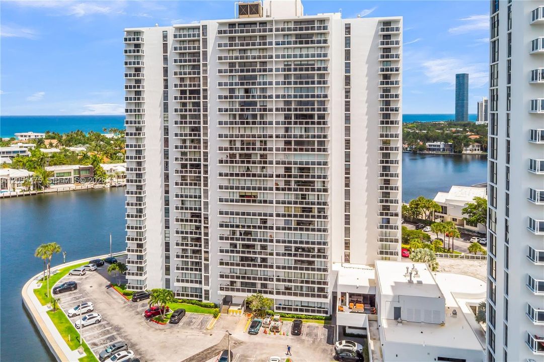 For Sale: $199,000 (1 beds, 1 baths, 1033 Square Feet)