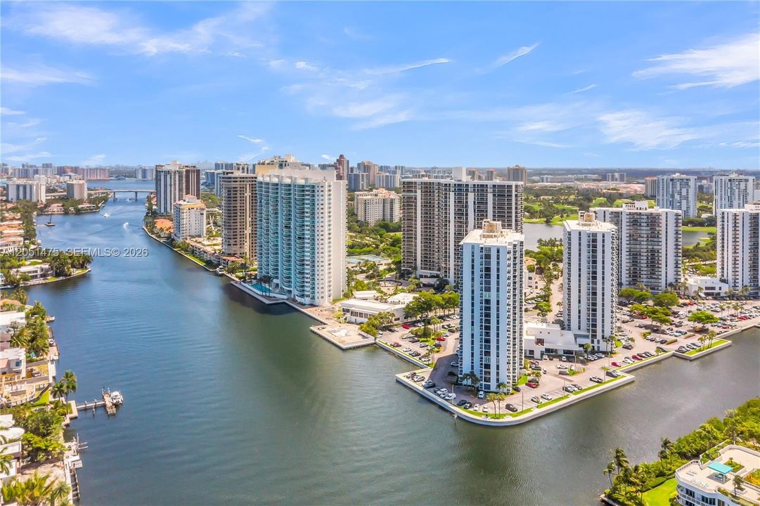 For Sale: $199,000 (1 beds, 1 baths, 1033 Square Feet)